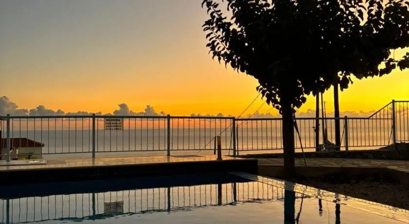 Villa Lawton - Magnificent sea & mountain views! - Image 1