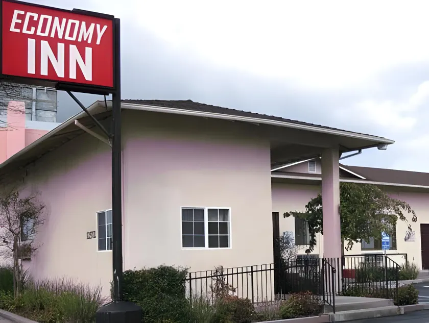 Economy Inn Richmond - Image 1