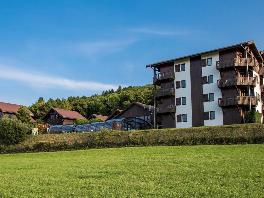 Attractive, rustic apartment in the termal town of Evian - Image 1