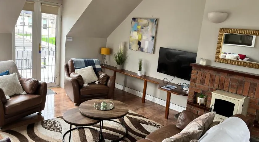 Lahinch Central 3-Bed Retreat - Image 1