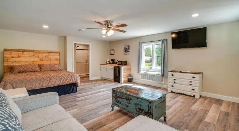 Studio Stay w/ Deck in Missouri Wine Country - Image 1