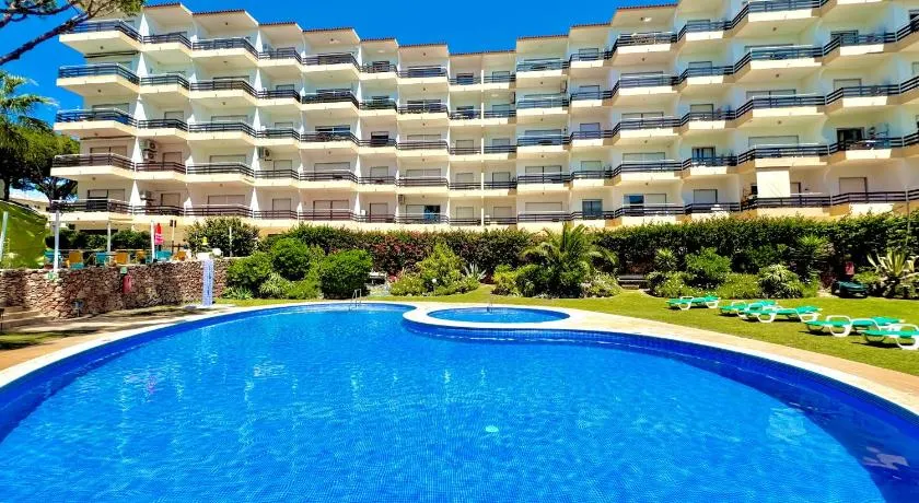 Vilamoura Palm Tree With Pool by Homing - Image 1