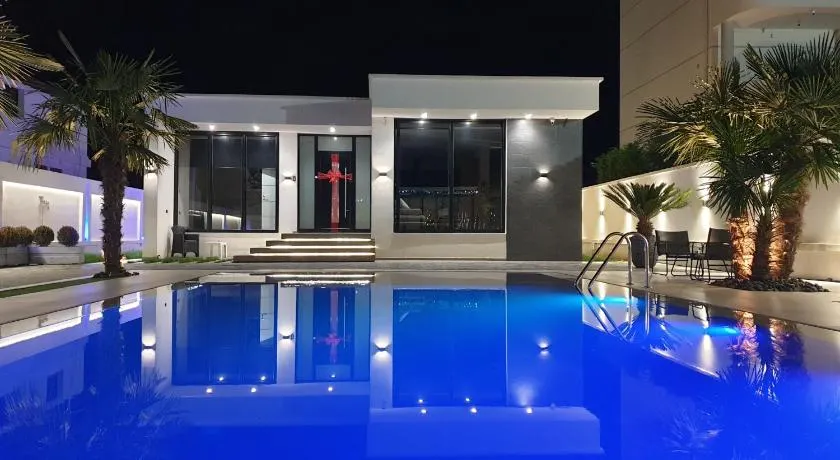 LT Luxury Villa - Image 1