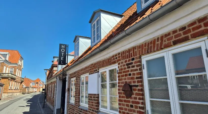 Jacobs Hotel - Image 1