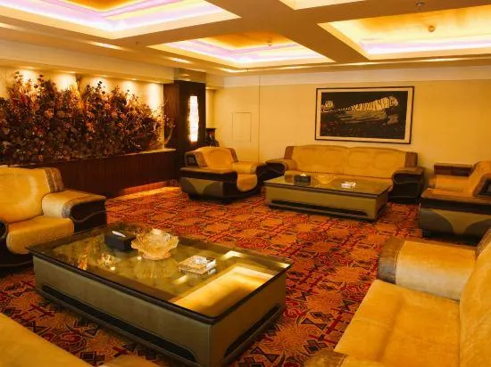Chuxiong Building Hotel - Image 1