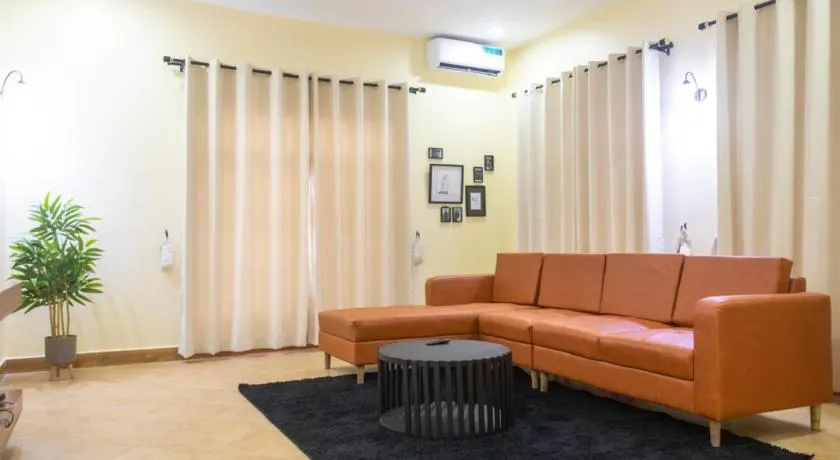 Private Room in 2-Bedroom Apartment with Shared Spaces - Image 1