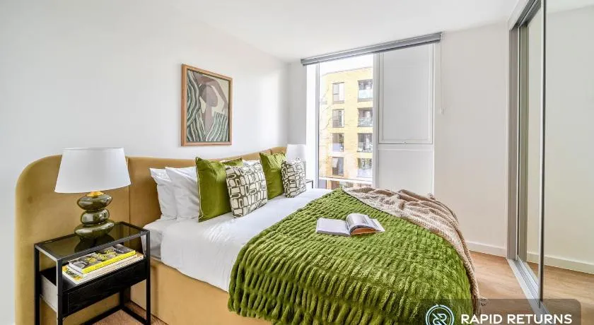 BRAND NEW! Modern & Spacious Serviced Apartments With FREE Parking & Gym by Rapid Returns - Professional Host - Image 1