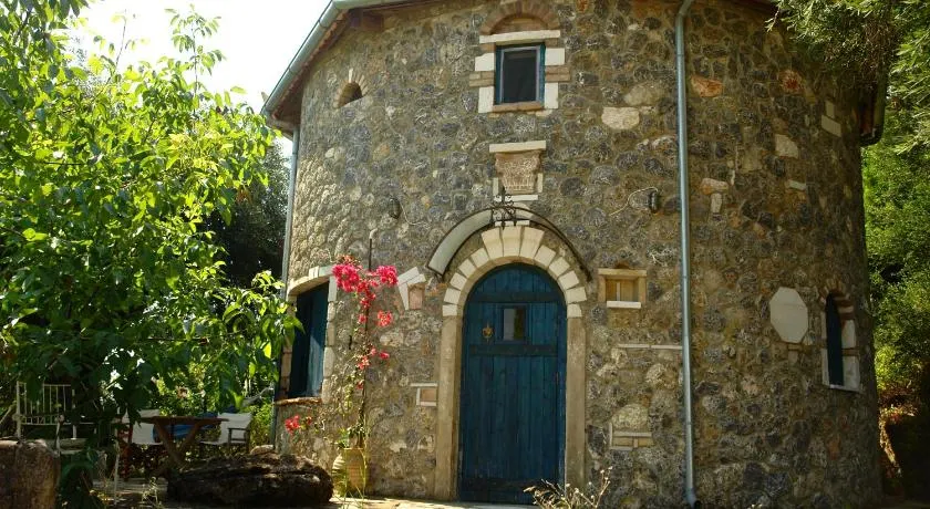 Musician's Round House & Castello - Image 1