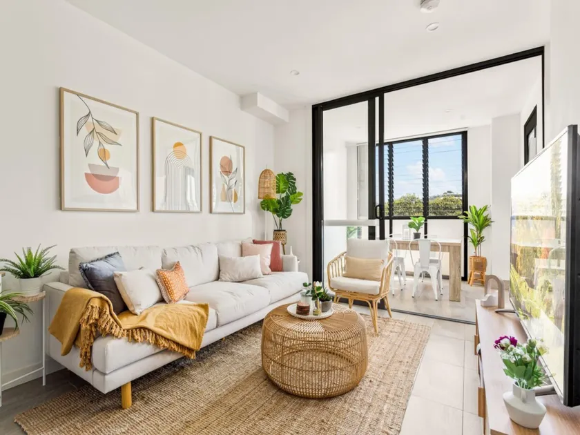 Coastal 2-Bed Apartment near Beach - Image 1