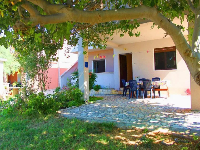 Apartment in Dinjiška by the Beach - Image 1