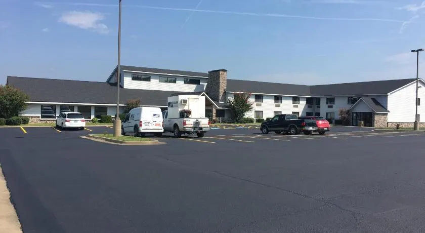 Regency Inn and Suites - Image 1