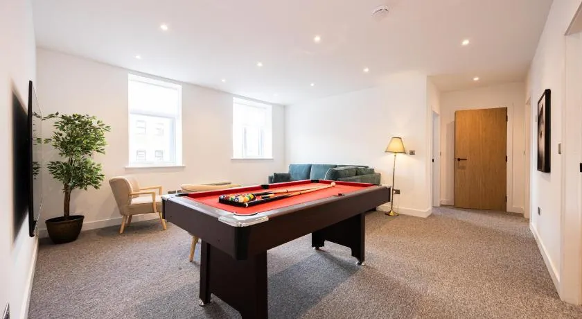 Stanway Apartments- Free Parking & Close To Tram Stop - Image 1