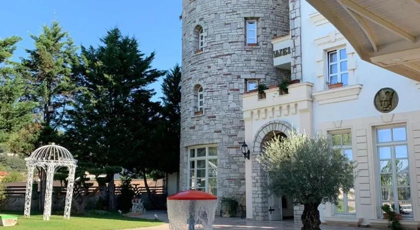 Castle Konti - Image 1
