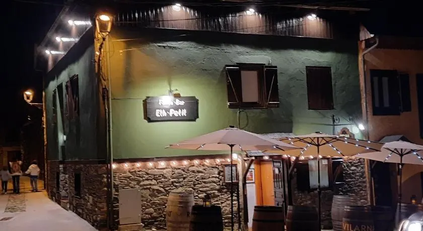 Fonda Eth Petit - Solo adultos,ninos a partir de 12 anos - Image 1