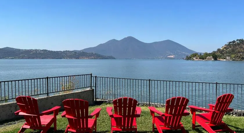 Clear Lake Cottages & Marina - Image 1