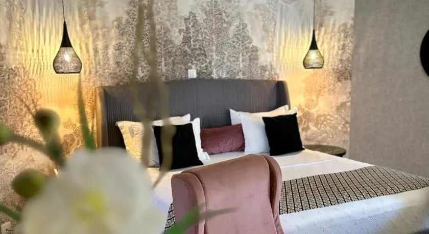 THE PALMS Luxury Boutique Hotel - Image 1
