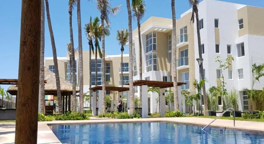 Condominio con alberca en Zona Cerritos - Image 1