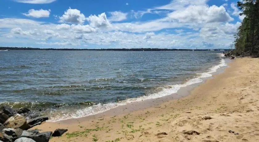 Lusby 4BD Family Home with Private Beach Access - Image 1