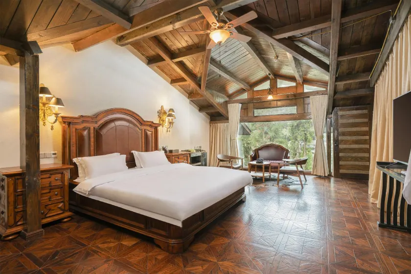 Suiyang Twelve Backs Shuanghe Inn - Image 1