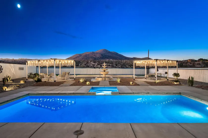 HUGE House in Joshua Tree/Yucca Valley with Pool & Hot Tub - Image 1