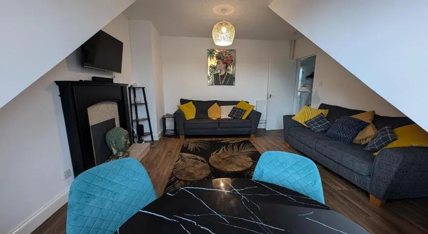 Lovely 2 Bedroom Apartment in Central Location - Image 1