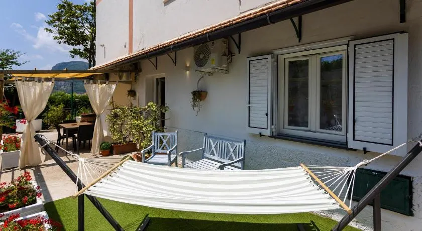Garden House - Image 1