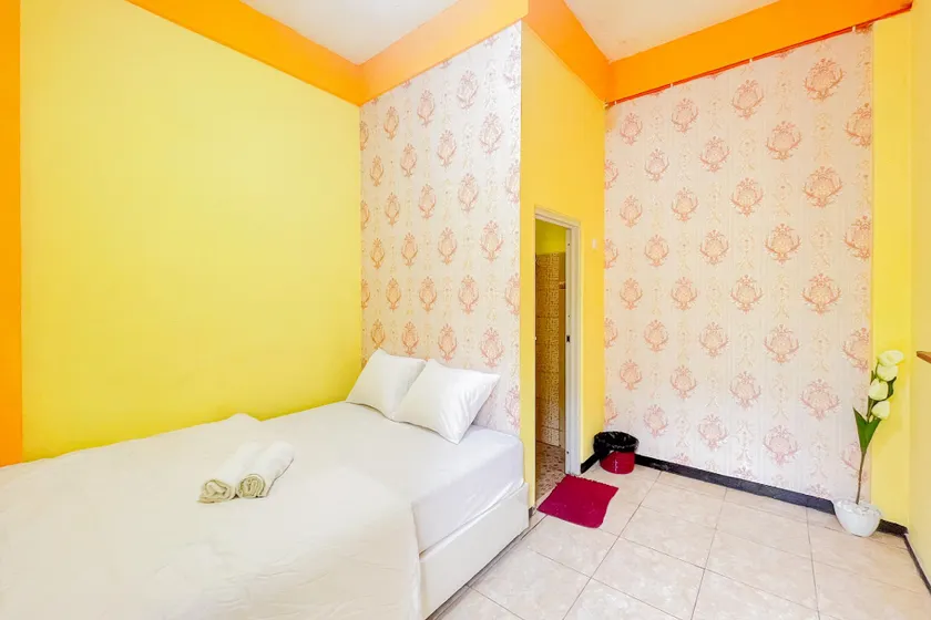 Sion Homestay Mitra RedDoorz near Terminal Kertajaya Mojokerto - Image 1
