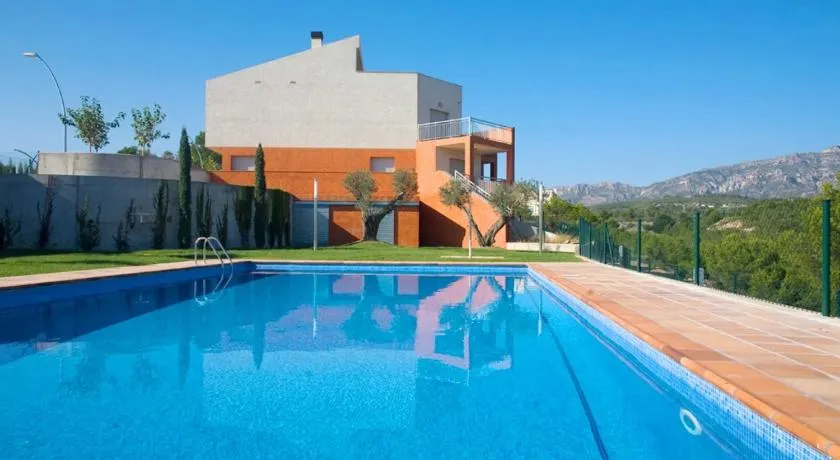Moderna Villa Cerca de la Playa Almadrava - Image 1