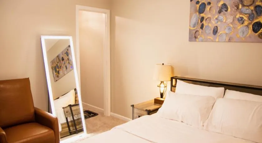 HomeTel Premium Guest Suite w/ Private Entrance - Image 1