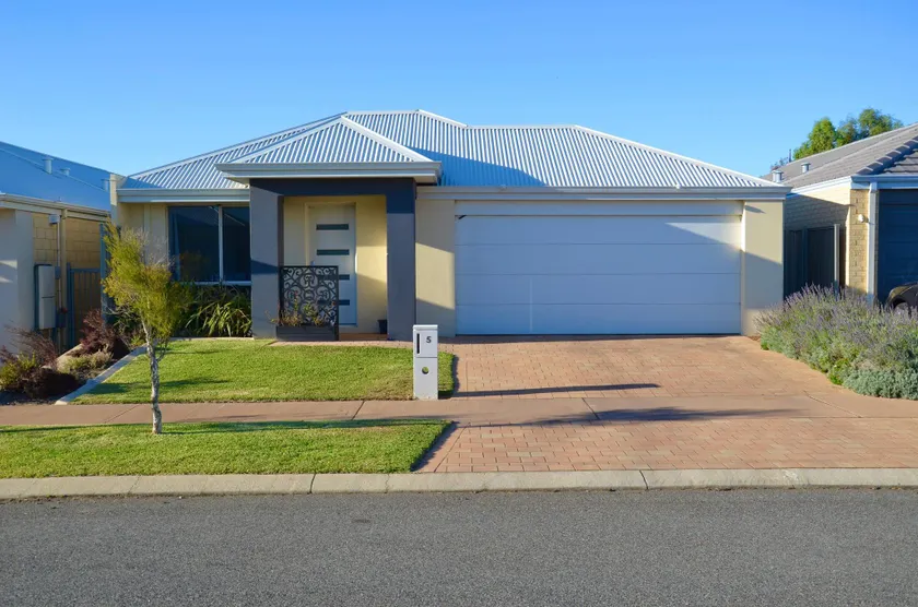 Byford House in the Glades - Image 1