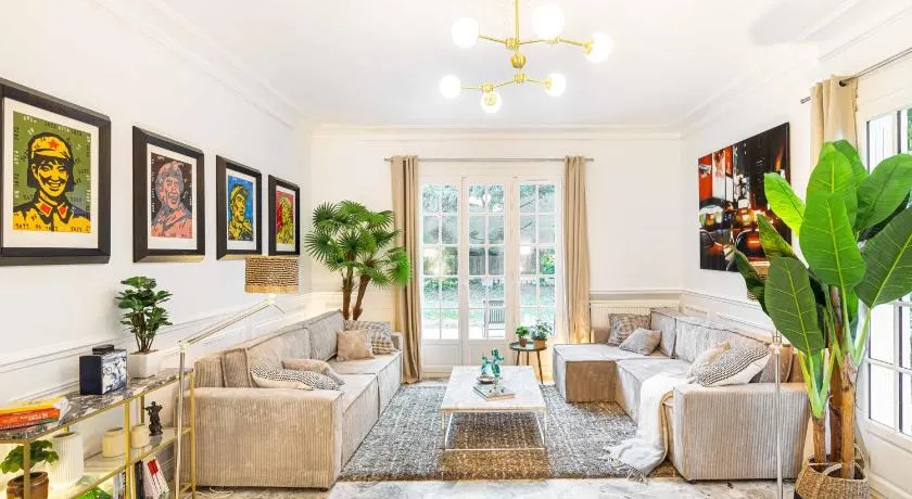 Grand & Classy Apartment with Private Garden, Villa des Ammonites - Image 1
