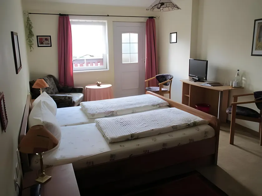 Hotel Pension Am Kurzentrum - Image 1