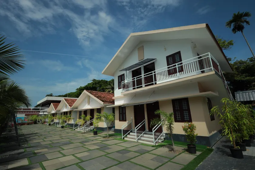 Lakeway Resorts - Image 1