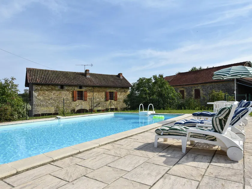 Cosy Holiday Home in Loubejac Aquitaine with Swimming Pool - Image 1