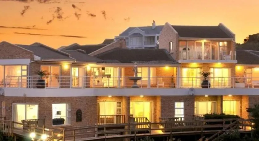 Kelly's Beachfront Apartments - Image 1