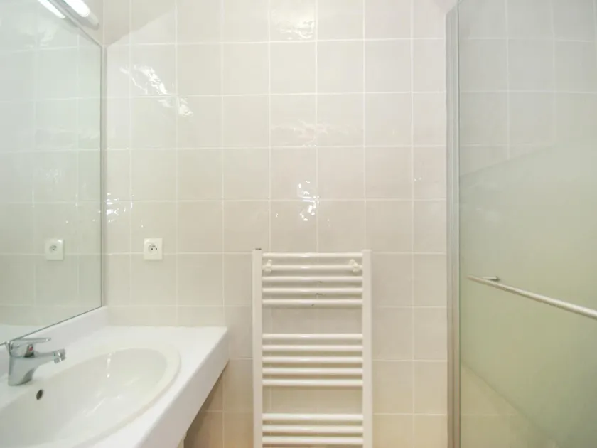 Villa a Saumane con Piscina e Golf - Image 1