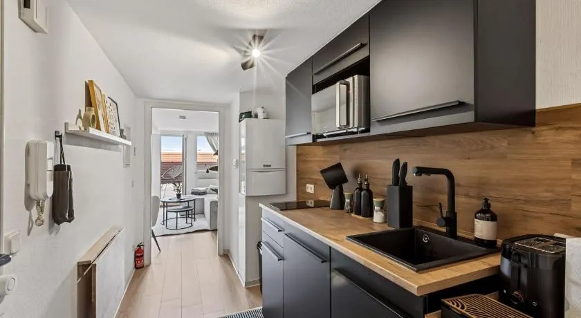 Homely Escape Maisonette Friedberg mit Terrasse - Image 1
