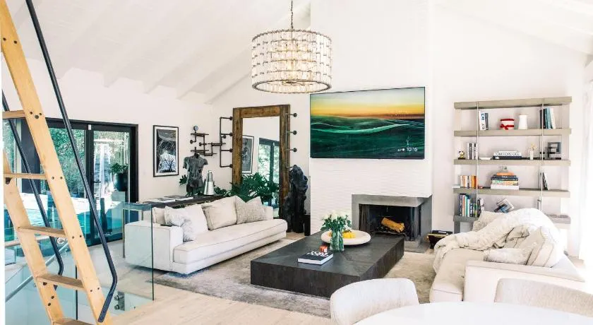 2BR Luxury Villa in West Hollywood with Private Pool - Image 1