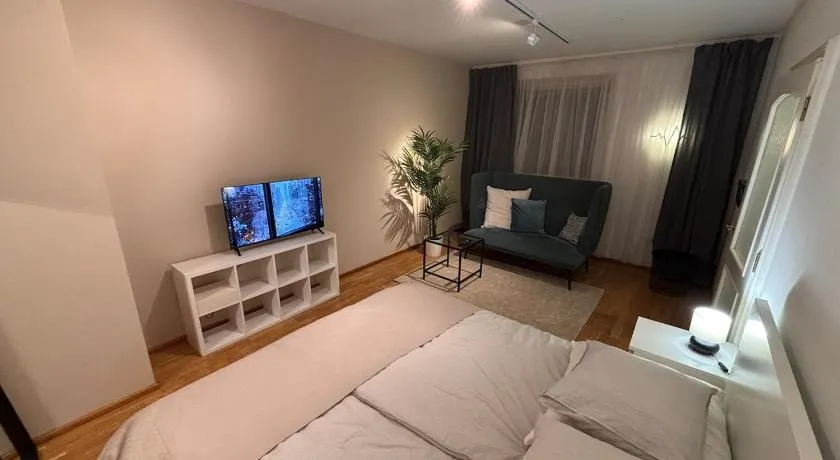 Zsigmond Gardens Cosy flat - Image 1
