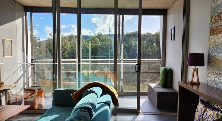 GREEN ROSE Quiet Spacious Lakeside Carpark Exceptional 70m2 - Image 1