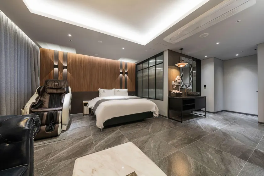Gimpo West9 Hotel - Image 1
