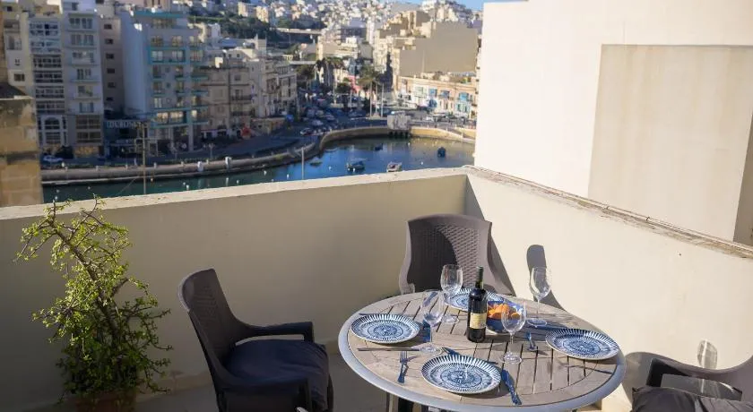 Stylish Saint Julians 1 bedroom Penthouse with Terrace in the city centre with Seaview - Image 1