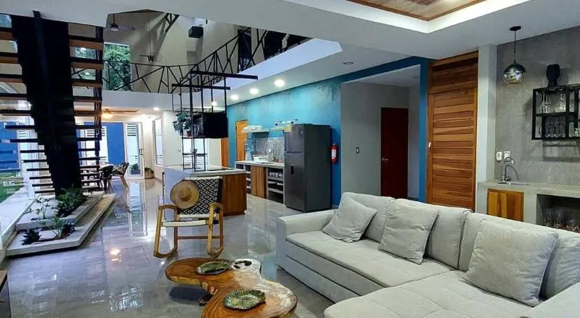 CR Caribbean Blue House - Modern style 100 WiFi - Image 1