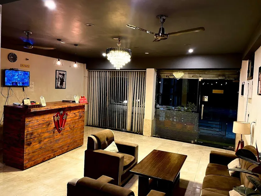 Green hillock hotel - Image 1