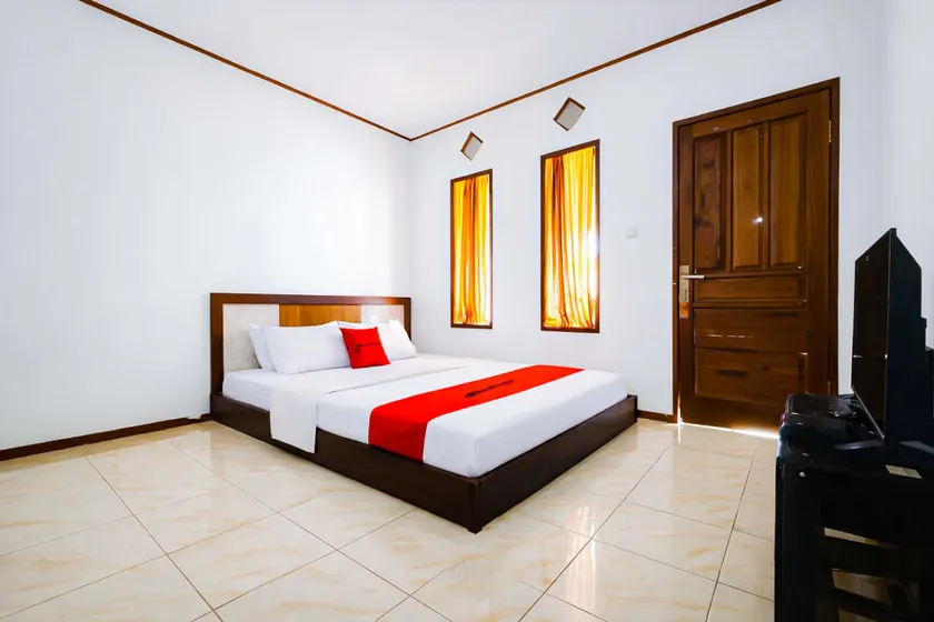 RedDoorz at Pondok Alief near Pantai Ujung Genteng 3 - Image 1