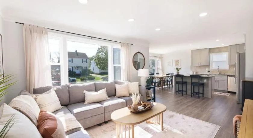 Remodeled 4 Bedroom With a Game Room - Image 1