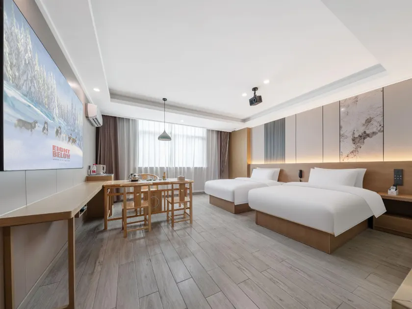 Golden Nest Holiday Hotel (Yiwu Wanda Branch) - Image 1
