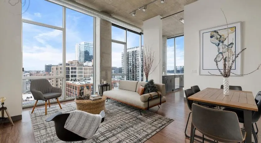 Jeffjack Heated Pool Penthouse in Chicago's West Loop - Image 1