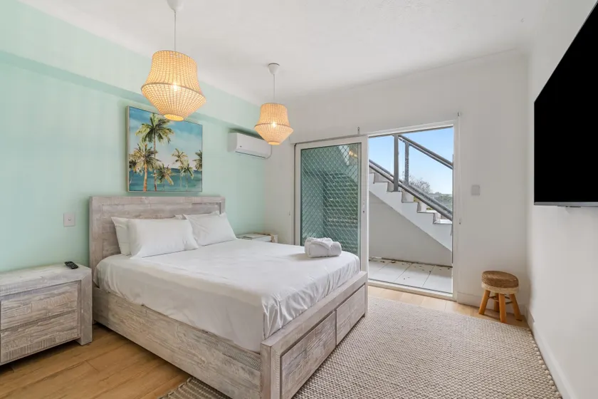 Spacious 2-bed With Private Rooftop & BBQ Access - Image 1