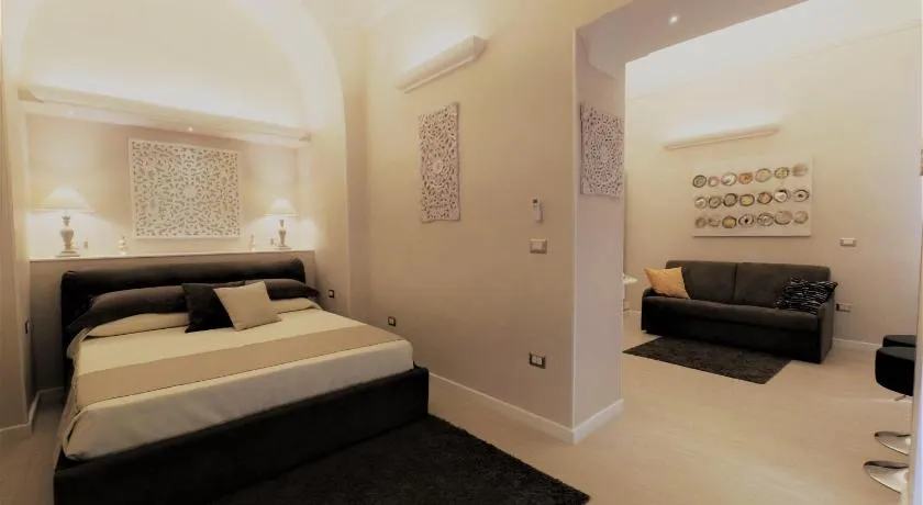 Royal Rooms Luxury Suite - Image 1